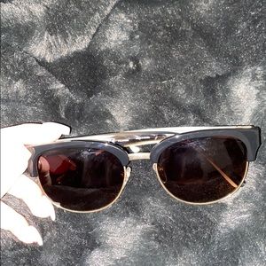 TORY BURCH polarized sunglasses